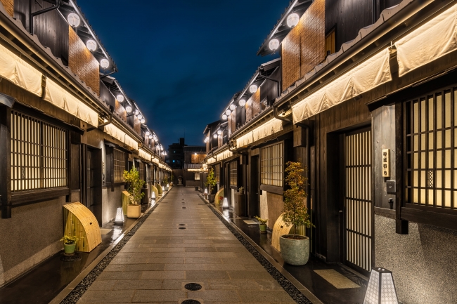 町家の並ぶ路地一体を旅館へリノベーション「Nazuna 京都 椿通」開業