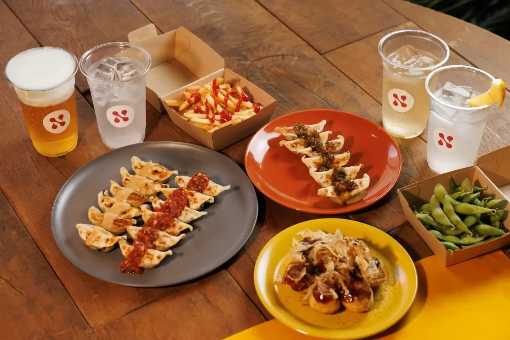 京都駅東広場のビアガーデン アートテラスラウンジ『NIWA（ニワ）』