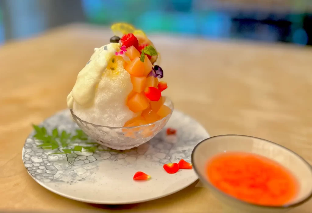 株式会社ひらまつ（本社：東京都渋⾕区、代表取締役社⻑: 三須 和泰、以下、ひらまつ）が運営する「THE HIRAMATSU 京都」では、7月のひと月にわたり開催される八坂神社の祭礼「祇園祭」の期間中、ふたつのレストランにて宿泊以外のお客様にもご利用いただける2週間限定でランチタイムの営業をいたします。京都の夏の伝統的な祭事に訪れる皆様の憩いの場として、ふたりの料理長とパティシエが、夏の暑さを凌ぎ、1日を元気に過ごせるような美味しい一皿をご用意してお待ちしています。