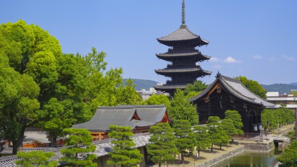 ★【京都師走のバスツアー】東寺＋三十三間堂＋北野天満宮（2025/12/22～31）＜昼食付／京都駅発＞