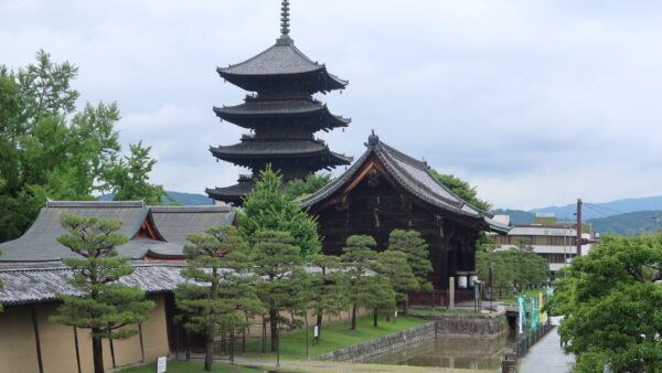 ★【第60回京の冬の旅バスツアー】特別公開 仁和寺 観音堂＋東寺 五重塔＋光清寺 （2026/1/9～2/23）＜昼食付／京都駅発＞