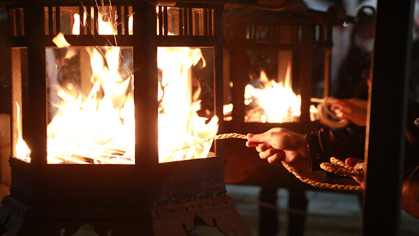 ★【京都で専用車で年越し体験】をけら詣り＋除夜の鐘＋元旦の初詣 （2025/12/31限定）＜京都駅発＞