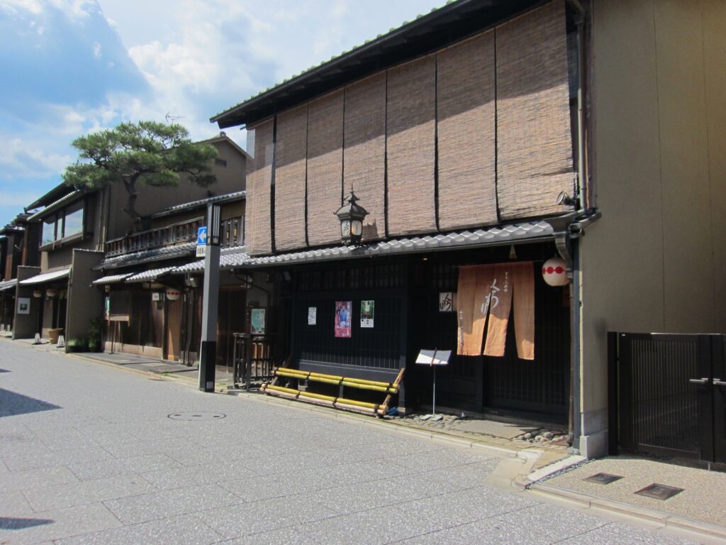 ウォーキングツアー 上七軒ひる遊び あなたの知らない昼の花街へご案内
