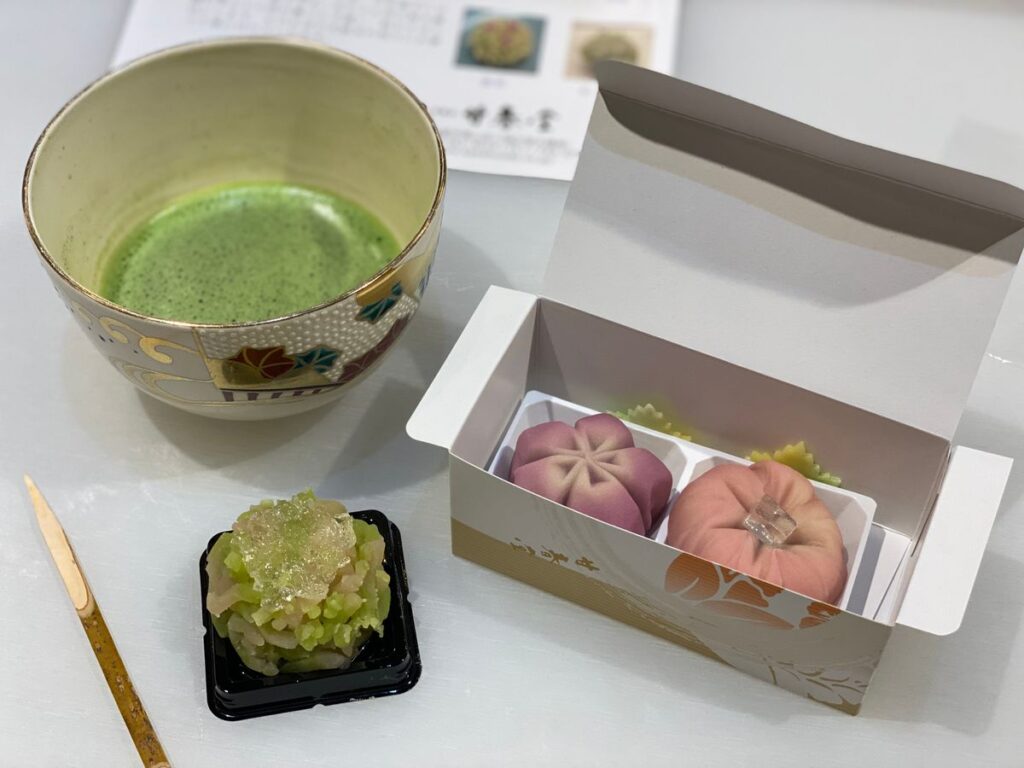 和菓子作り体験＜和菓子3～4種類＋お抹茶／2名～／持ち帰り可／手ぶら参加OK＞（甘春堂 嵯峨野店）