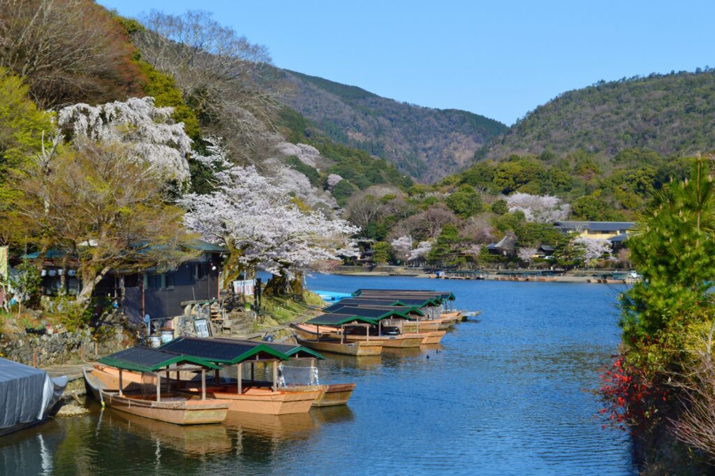 京都・嵐山 貸切屋形船＜お弁当付／1時間貸切＞