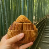 ★京都・嵐山｜100年タレ！究極の『うなぎ おにぎり』新発売！土用の丑1000本完売！超人気蒲焼の”おにぎり化”に成功。JR嵯峨嵐山駅徒歩３分で食べ歩きの新名物誕生！絶景✖️うなぎの嵐山旅に