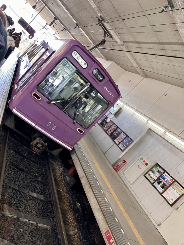 嵐山駅案内