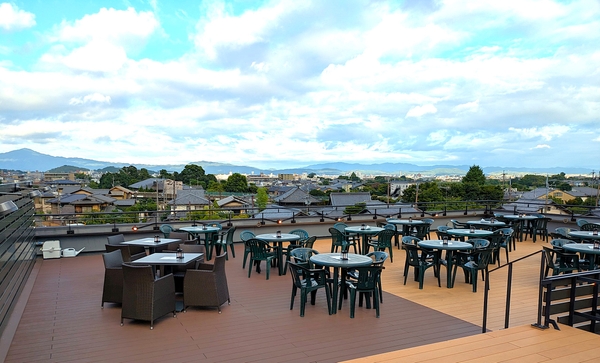嵐山駅はんなり・ほっこりスクエア屋上テラス