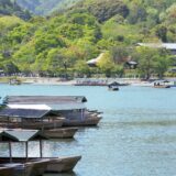 ★【嵐山屋形船・食事付き】京都・嵐山 貸切屋形船 水面から季節を楽しむ優雅な舟遊び＜牛すき焼き or 牛豚しゃぶしゃぶ／1時間貸切＞