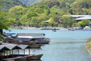 京都・嵐山 貸切屋形船