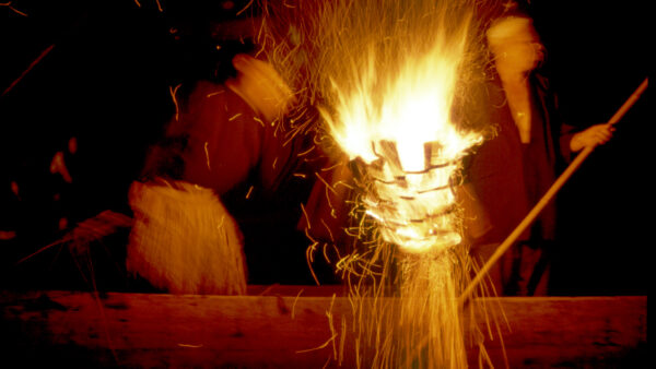 ★【嵐山屋形船】嵐山 夏の風物詩「鵜飼い」を楽しむ貸切屋形船 かがり火灯る大堰川で鵜匠の伝統技を鑑賞＜2026/7/1～9/23／1時間貸切＞