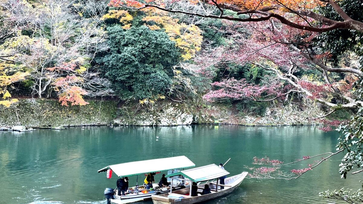 京都・嵐山 貸切屋形船