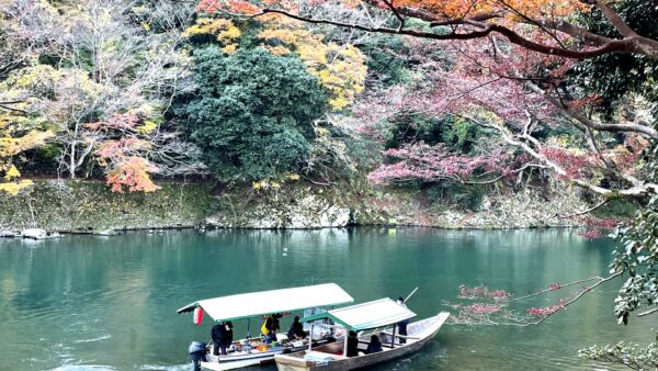 ★【嵐山屋形船・お弁当付き】京都・嵐山 貸切屋形船 水面から季節を楽しむ優雅な舟遊び＜1時間貸切＞