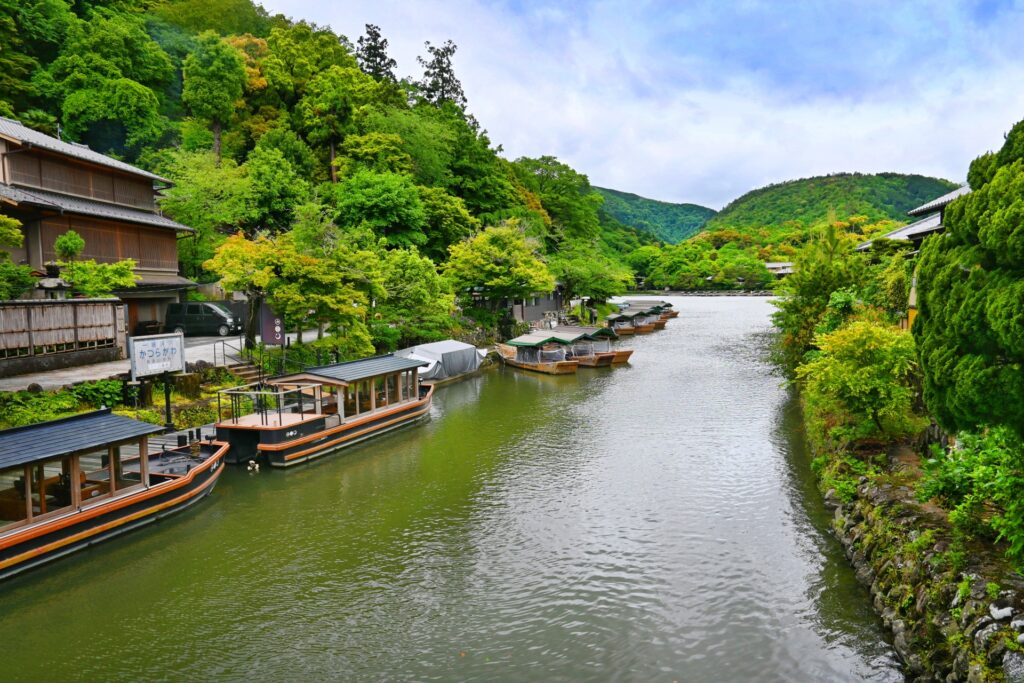 京都・嵐山 貸切屋形船