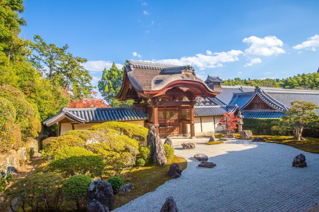 【京都駅発バスツアー】楊谷寺＋光明寺＋善峯寺 京都・西山三山の青もみじとアジサイを楽しむ