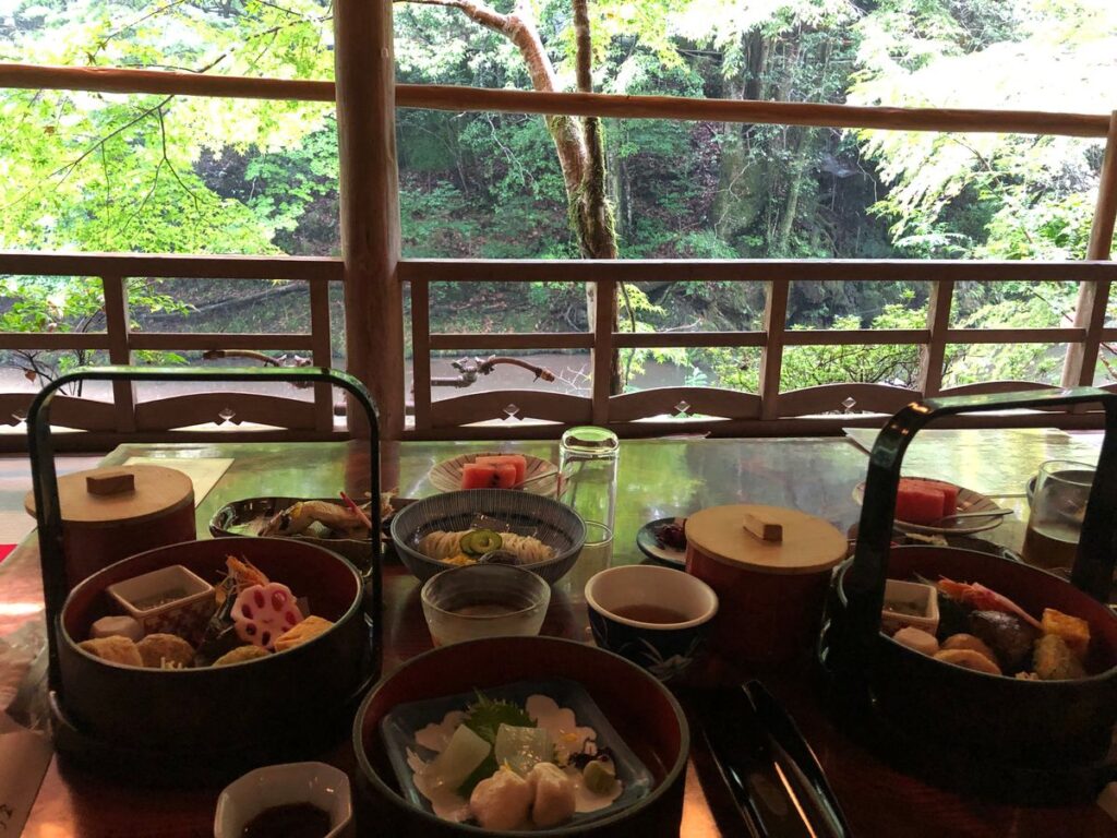 【京都高雄 川床】京都高雄 もみぢ家 川床ランチプラン 川のせせらぎに癒される川床料理