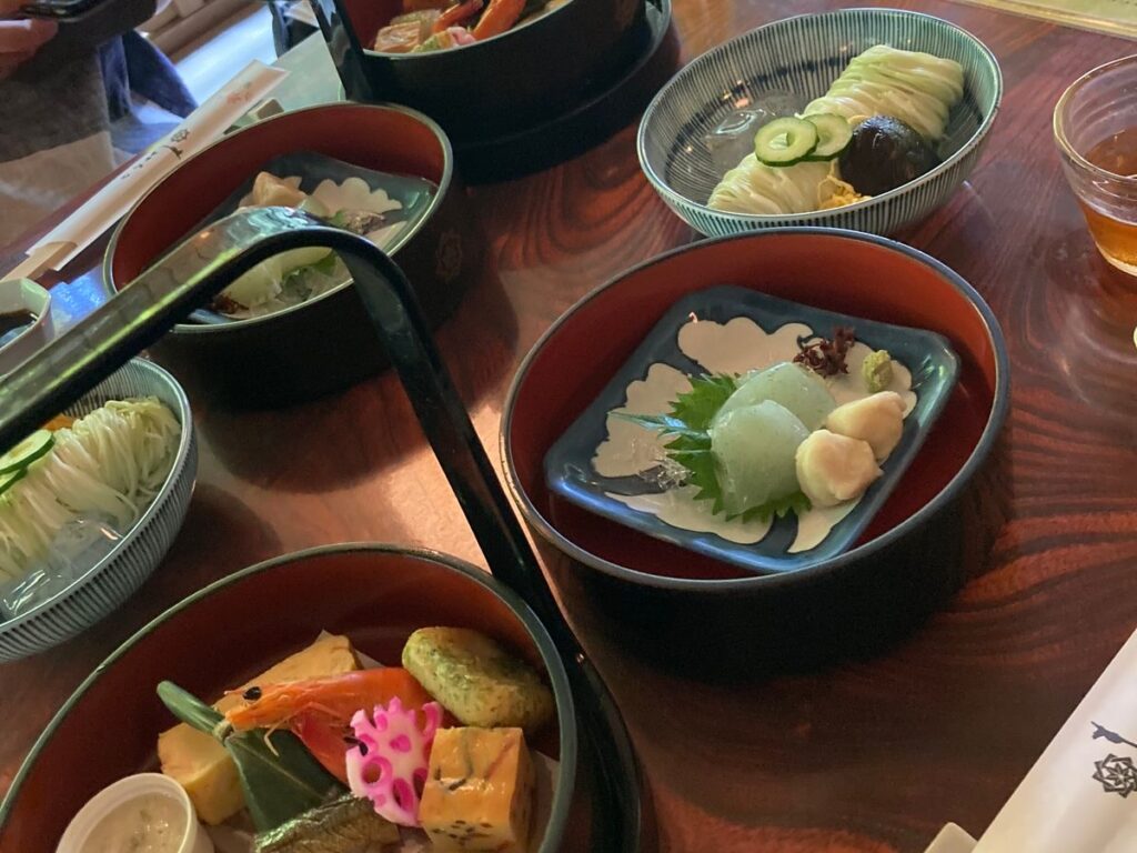 【京都高雄 川床】京都高雄 もみぢ家　川床ランチプラン 川のせせらぎに癒される川床料理