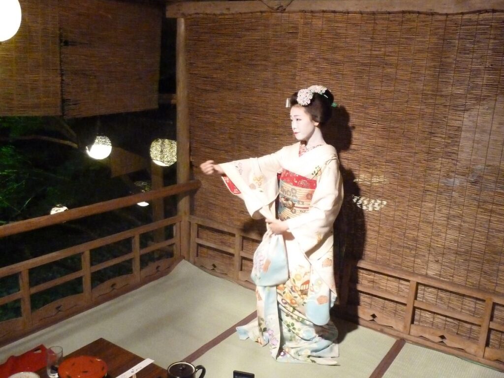 【京都高雄 川床】京都高雄 もみぢ家 川床ディナープラン 納涼川床料理+舞妓さんの京舞鑑賞日あり