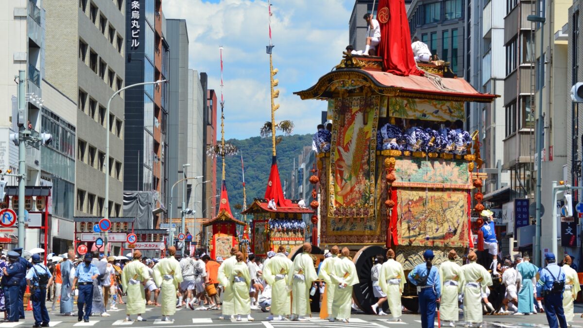 【京都 祇園祭バスツアー】圧巻の山鉾巡行（前祭）と八坂神社