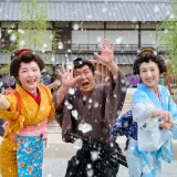 ★【太秦映画村】涼を呼ぶ、殺陣と打ち水の参加型屋外ショー映画村で...
