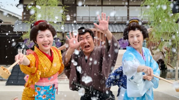 ★【太秦映画村】涼を呼ぶ、殺陣と打ち水の参加型屋外ショー映画村で夏の猛暑を吹き飛ばす「辻々の打ち水」開催（2026/7/18〜8/30）