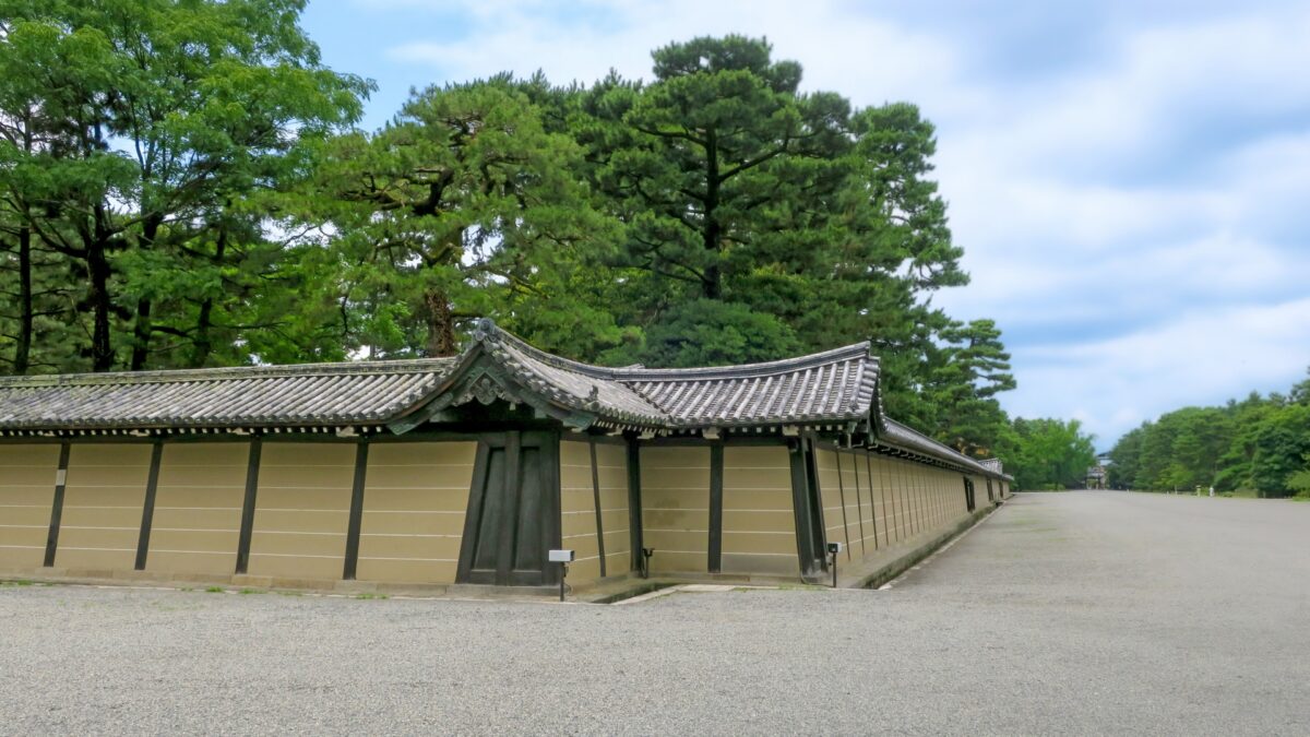 【首都圏発/京都宿泊ツアー】京都迎賓館貸切ガイドツアーと夏の風物詩「宇治川鵜飼」「川床料理」を愉しむ