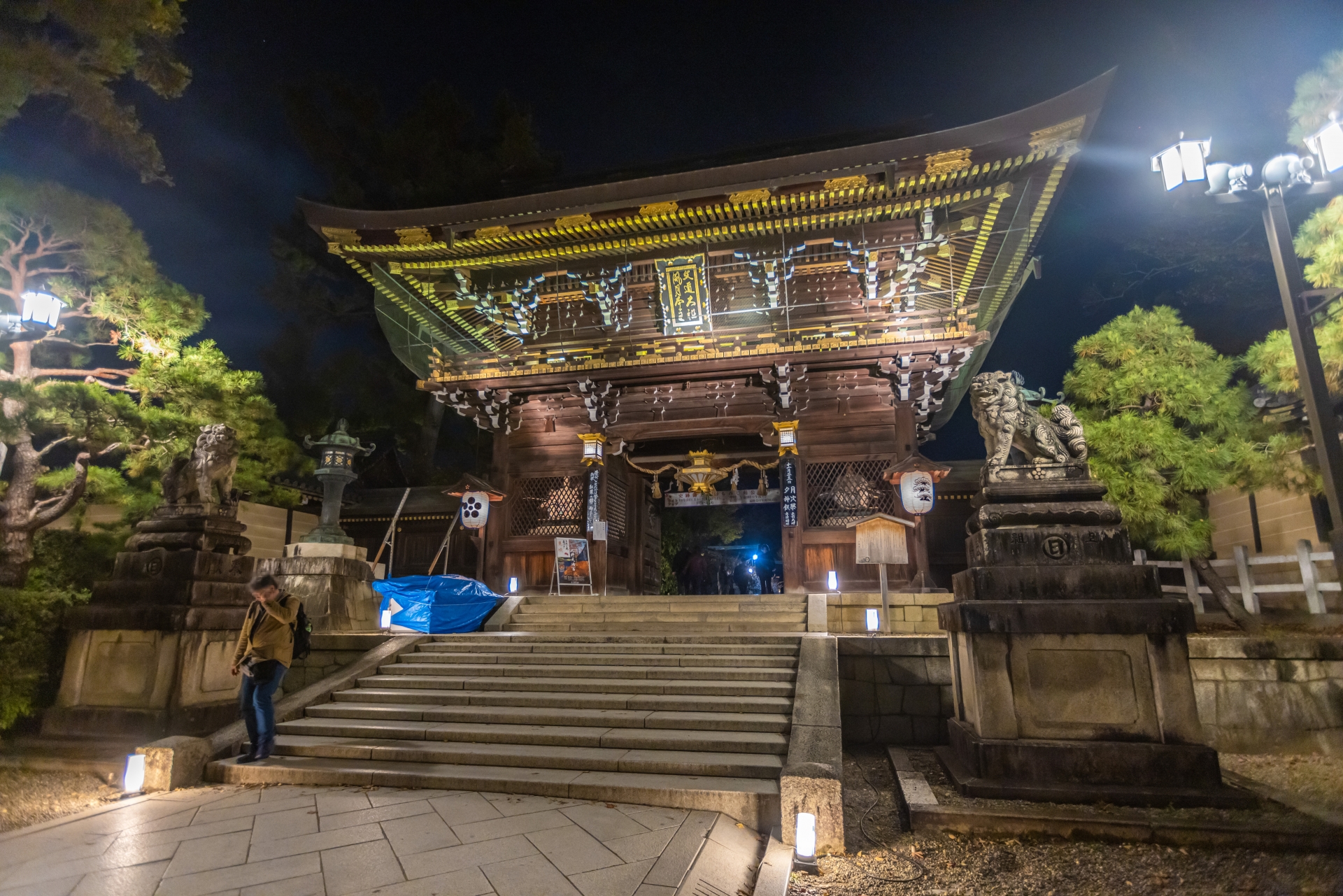 ★【京都 夜のバスツアー】夜の夏の旅 北野天満宮 御手洗川足つけ燈明神事と国宝御本殿石の間通り抜け神事＜2026/8/8＞（夕食付き／京都駅発）