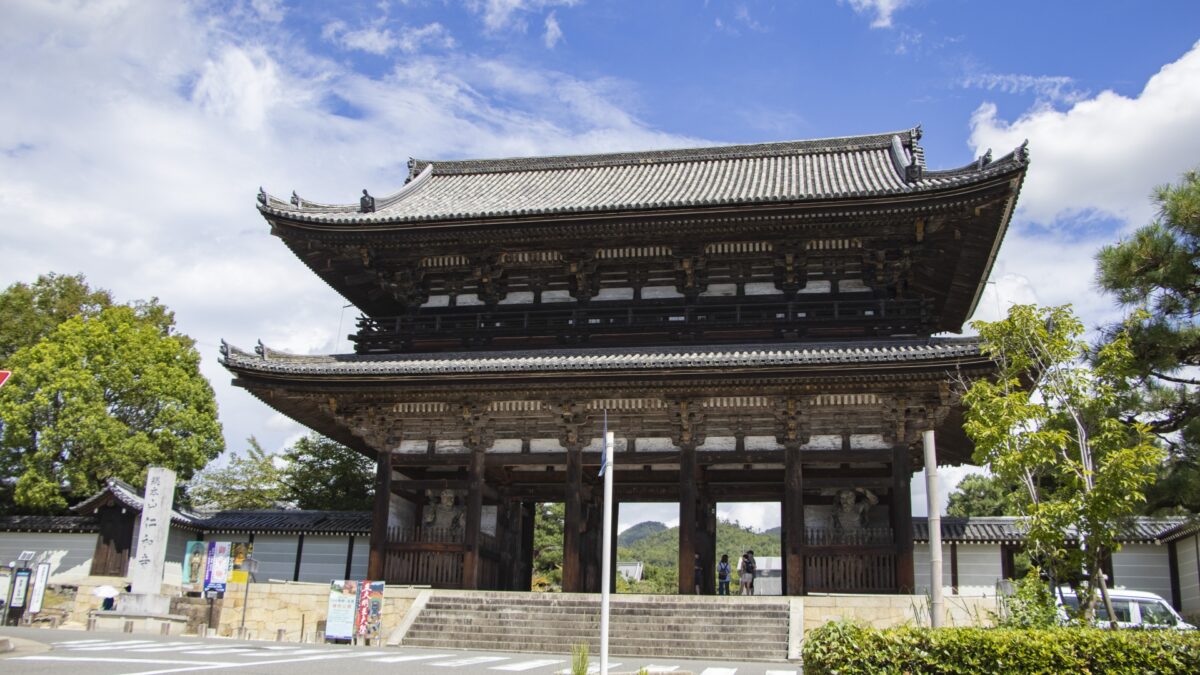 【京都 京の夏の旅】仁和寺御所庭園&梵字展特別拝観<