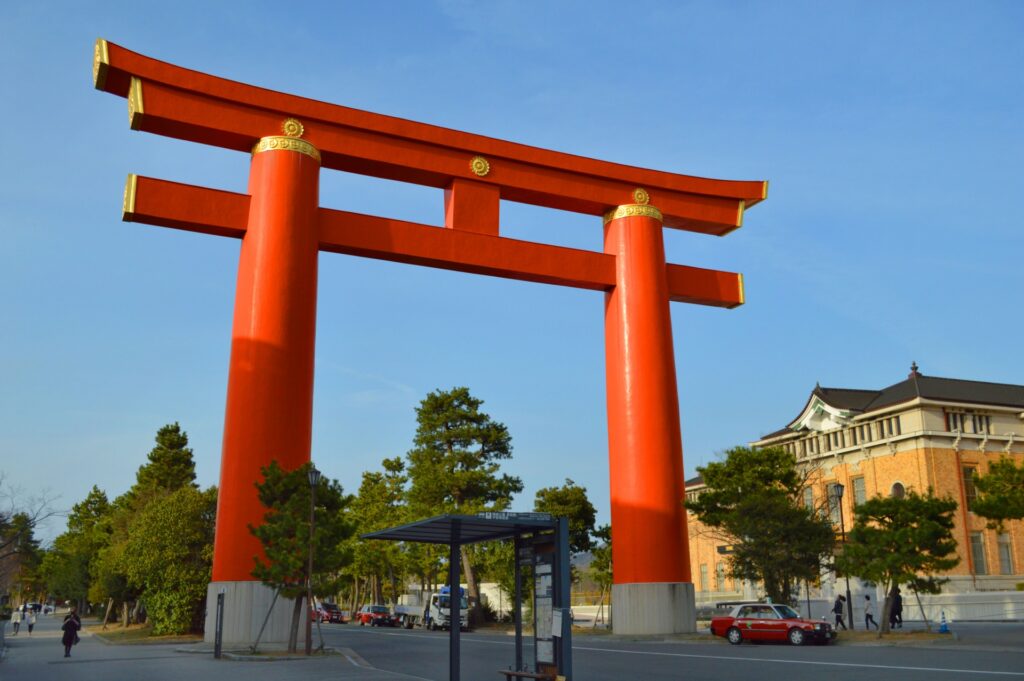 【京都 オープントップバス】平安神宮や南座など雅な名所を周遊