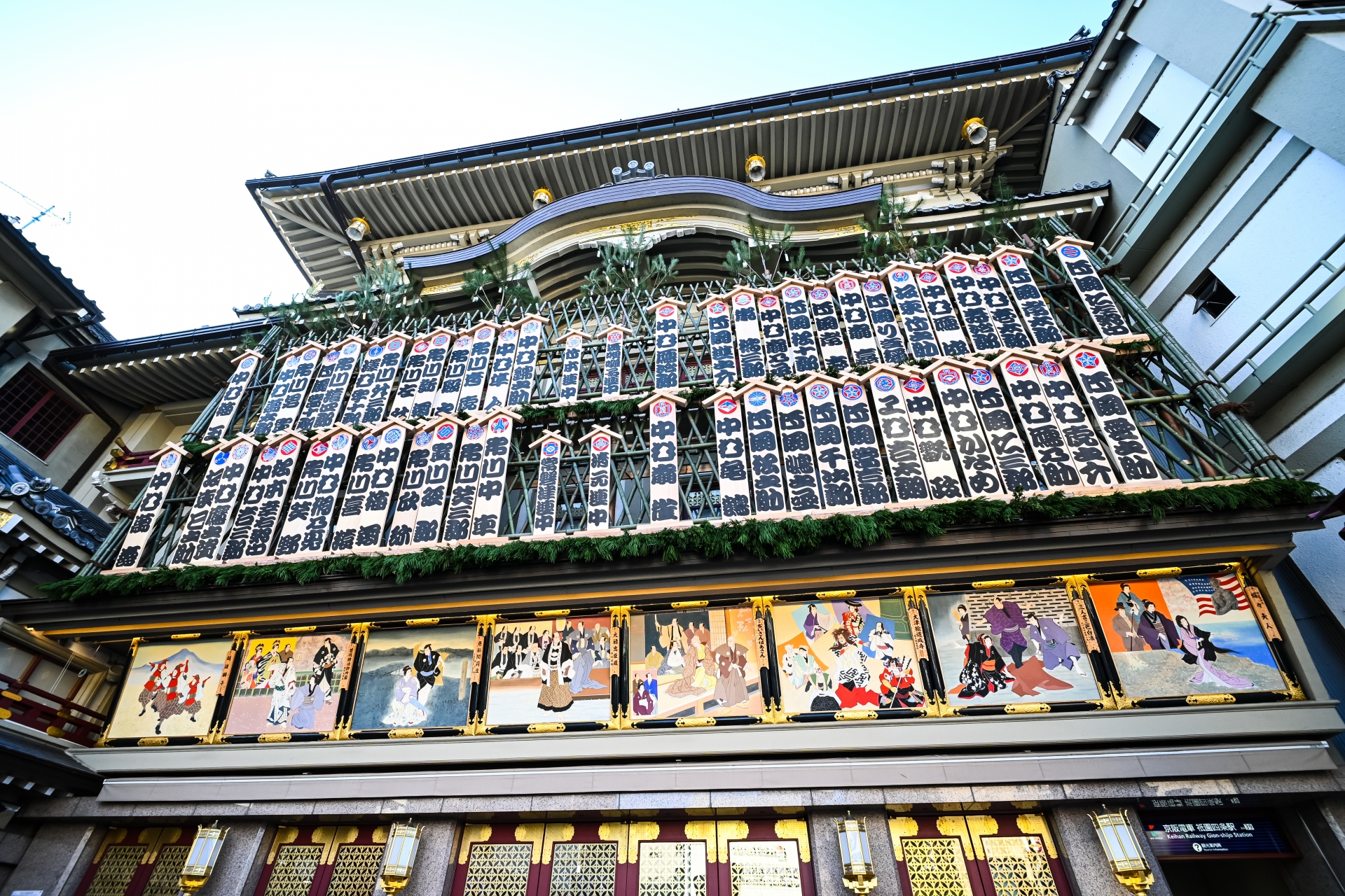 【京都 オープントップバス】平安神宮や南座など雅な名所を周遊