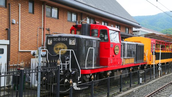 【京都駅発バスツアー】トロッコ列車と竹仙の冷やしどうふ(2026/7/25・8/8・2・9/19〜22)